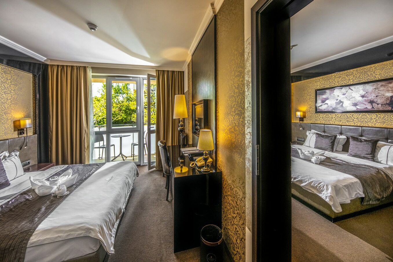 Classic-erkelyes-szoba-HotelDelibab