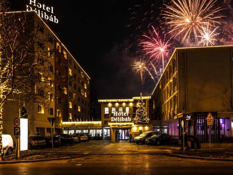 Szilveszter Hajdúszoboszlón – Hotel Délibáb Hotel Délibáb ünnepi fényekben Hajdúszoboszlón
